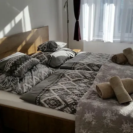 Sarolt Apartment *